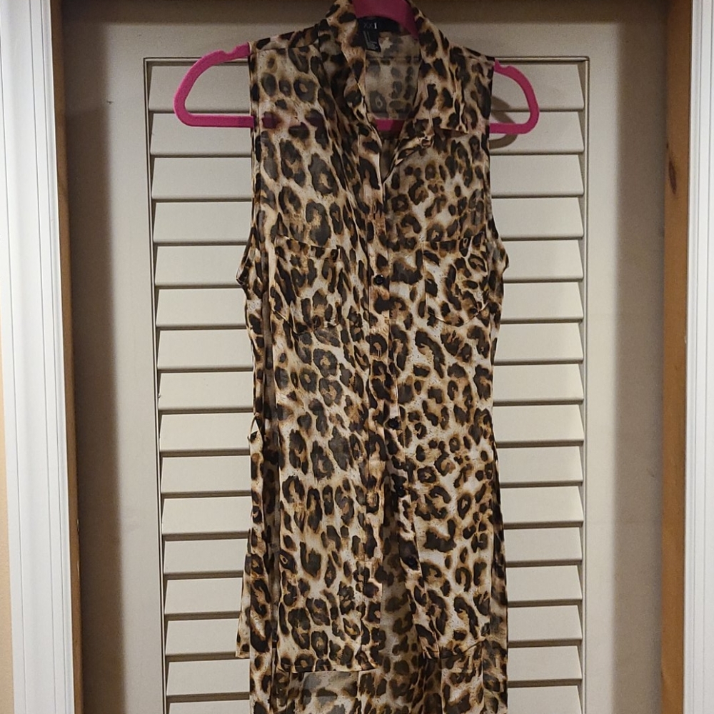 Sleevless Leopard blouse